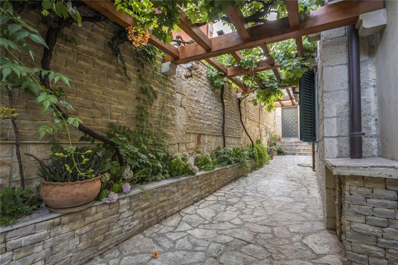 Sea-view villa in Split, photograph 7