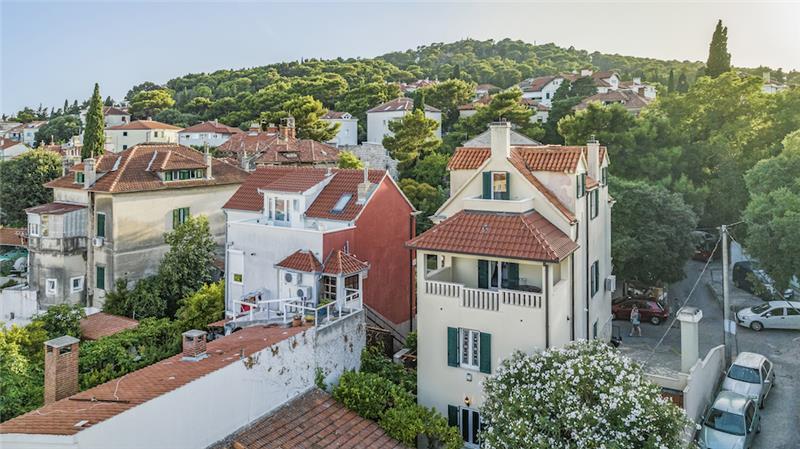 Sea-view villa in Split, photograph 2