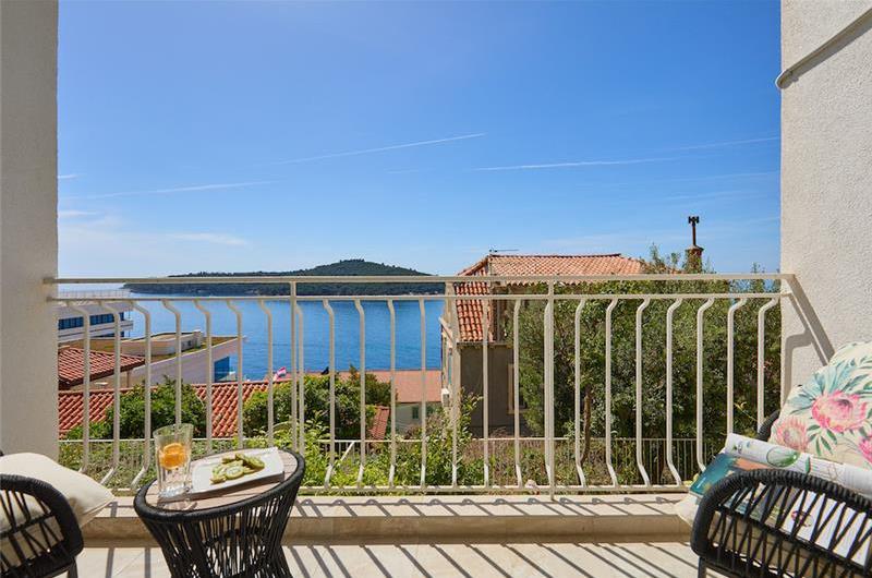 3 Bedroom Apartment with 2 Balconies near Dubrovnik Old Town, Sleeps 5-6