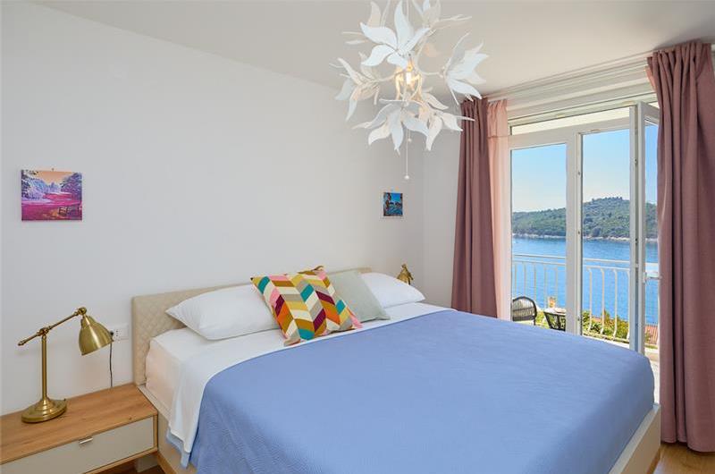 3 Bedroom Apartment with 2 Balconies near Dubrovnik Old Town, Sleeps 5-6