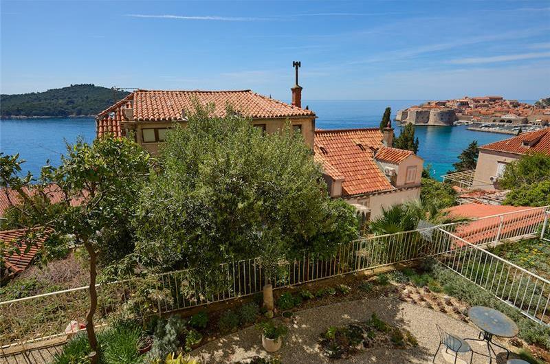 3 Bedroom Apartment with 2 Balconies near Dubrovnik Old Town, Sleeps 5-6
