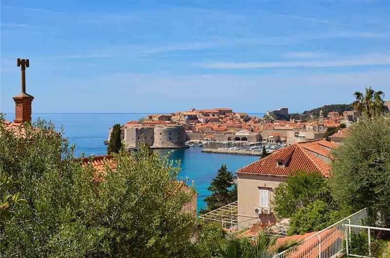 3 Bedroom Apartment with 2 Balconies near Dubrovnik Old Town, Sleeps 5-6