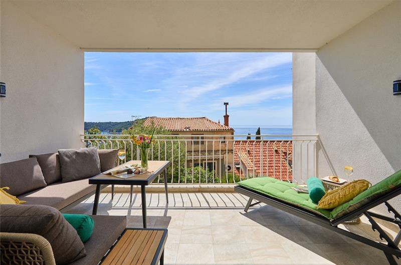 3 Bedroom Apartment with 2 Balconies near Dubrovnik Old Town, Sleeps 5-6