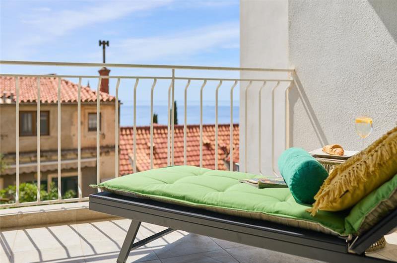 3 Bedroom Apartment with 2 Balconies near Dubrovnik Old Town, Sleeps 5-6
