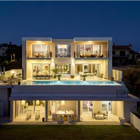 Luxury 4-Bedroom Villa with generous sized Infinity Pool near Buje, Istria. Sleeps 8
