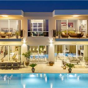 Luxury 4-Bedroom Villa with generous sized Infinity Pool near Buje, Istria. Sleeps 8