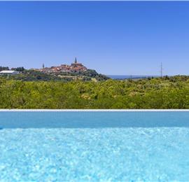 Luxury 4-Bedroom Villa with generous sized Infinity Pool near Buje, Istria. Sleeps 8