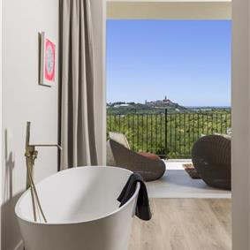 Luxury 4-Bedroom Villa with generous sized Infinity Pool near Buje, Istria. Sleeps 8