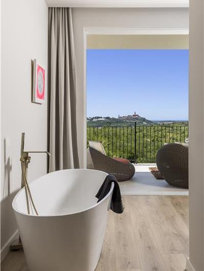 Luxury 4-Bedroom Villa with generous sized Infinity Pool near Buje, Istria. Sleeps 8
