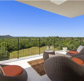 Luxury 4-Bedroom Villa with generous sized Infinity Pool near Buje, Istria. Sleeps 8