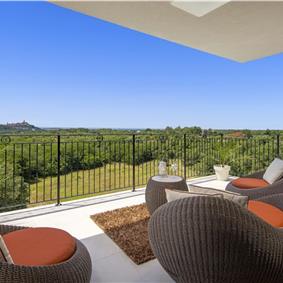 Luxury 4-Bedroom Villa with generous sized Infinity Pool near Buje, Istria. Sleeps 8