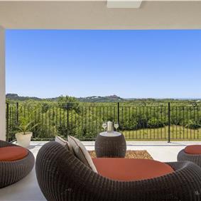 Luxury 4-Bedroom Villa with generous sized Infinity Pool near Buje, Istria. Sleeps 8