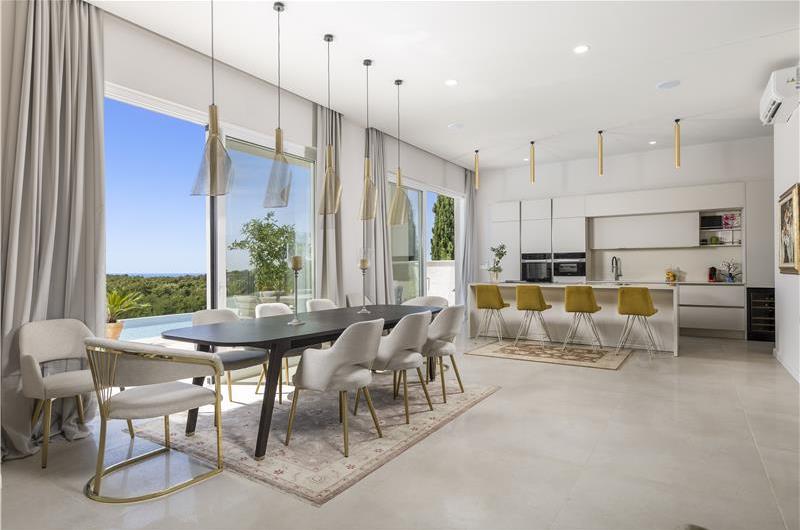 Luxury 4-Bedroom Villa with generous sized Infinity Pool near Buje, Istria. Sleeps 8