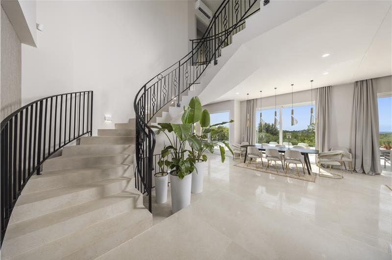 Luxury 4-Bedroom Villa with generous sized Infinity Pool near Buje, Istria. Sleeps 8