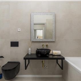 Luxury 4-Bedroom Villa with generous sized Infinity Pool near Buje, Istria. Sleeps 8