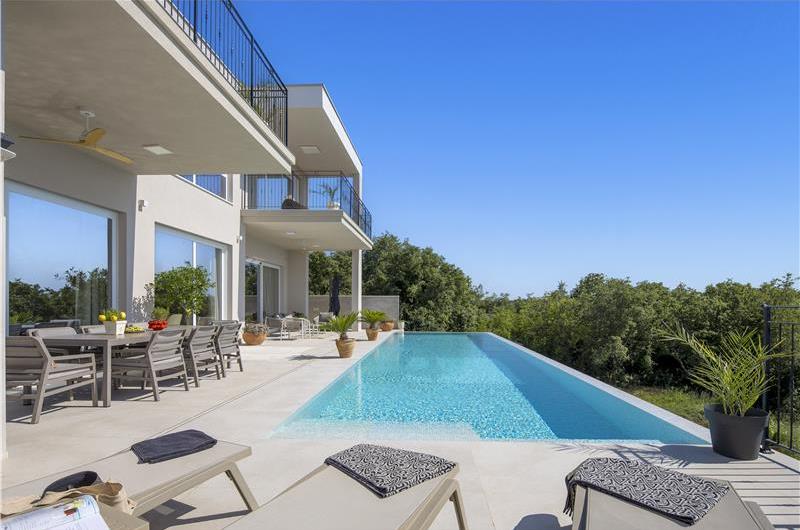 Luxury 4-Bedroom Villa with generous sized Infinity Pool near Buje, Istria. Sleeps 8