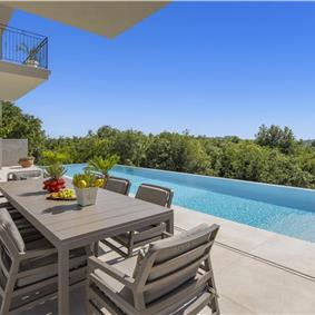 Luxury 4-Bedroom Villa with generous sized Infinity Pool near Buje, Istria. Sleeps 8