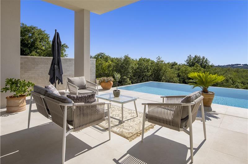 Luxury 4-Bedroom Villa with generous sized Infinity Pool near Buje, Istria. Sleeps 8