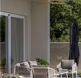 Luxury 4-Bedroom Villa with generous sized Infinity Pool near Buje, Istria. Sleeps 8
