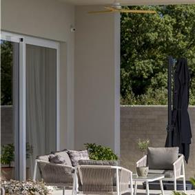 Luxury 4-Bedroom Villa with generous sized Infinity Pool near Buje, Istria. Sleeps 8