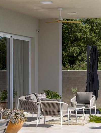 Luxury 4-Bedroom Villa with generous sized Infinity Pool near Buje, Istria. Sleeps 8