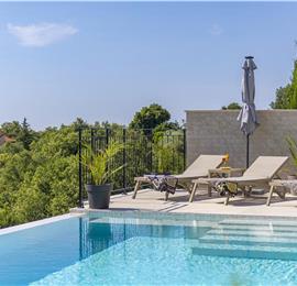 Luxury 4-Bedroom Villa with generous sized Infinity Pool near Buje, Istria. Sleeps 8