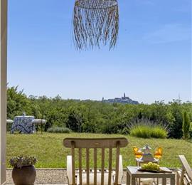 Luxury 4-Bedroom Villa with generous sized Infinity Pool near Buje, Istria. Sleeps 8