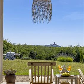 Luxury 4-Bedroom Villa with generous sized Infinity Pool near Buje, Istria. Sleeps 8
