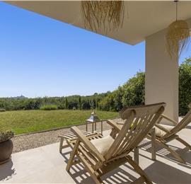 Luxury 4-Bedroom Villa with generous sized Infinity Pool near Buje, Istria. Sleeps 8