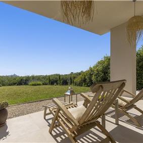 Luxury 4-Bedroom Villa with generous sized Infinity Pool near Buje, Istria. Sleeps 8