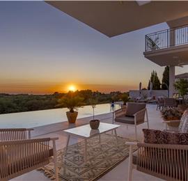 Luxury 4-Bedroom Villa with generous sized Infinity Pool near Buje, Istria. Sleeps 8