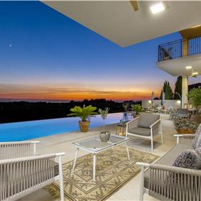Luxury 4-Bedroom Villa with generous sized Infinity Pool near Buje, Istria. Sleeps 8