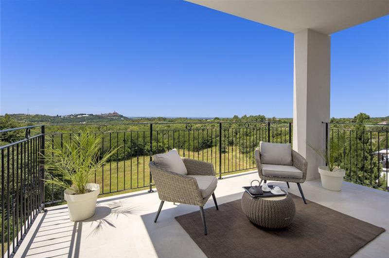 Luxury 4-Bedroom Villa with generous sized Infinity Pool near Buje, Istria. Sleeps 8