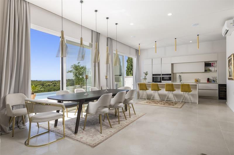 Luxury 4-Bedroom Villa with generous sized Infinity Pool near Buje, Istria. Sleeps 8