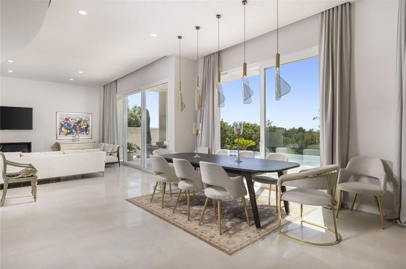 Luxury 4-Bedroom Villa with generous sized Infinity Pool near Buje, Istria. Sleeps 8