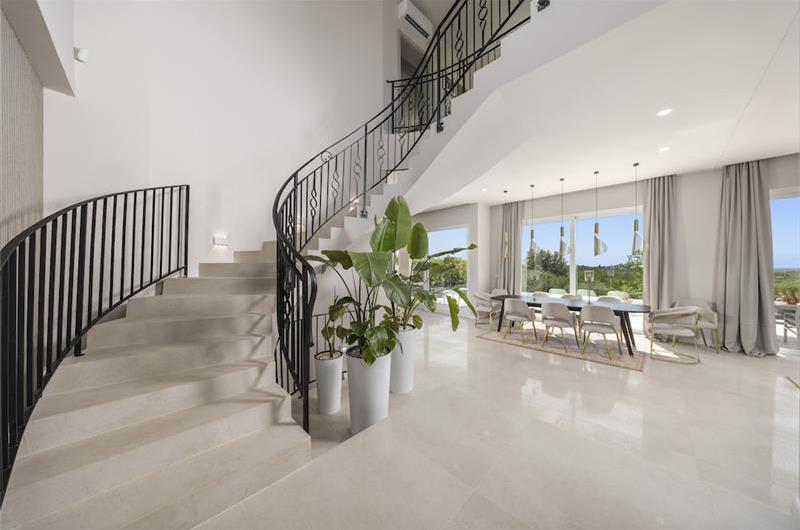 Luxury 4-Bedroom Villa with generous sized Infinity Pool near Buje, Istria. Sleeps 8