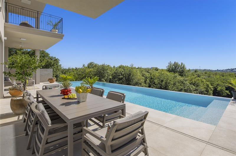 Luxury 4-Bedroom Villa with generous sized Infinity Pool near Buje, Istria. Sleeps 8