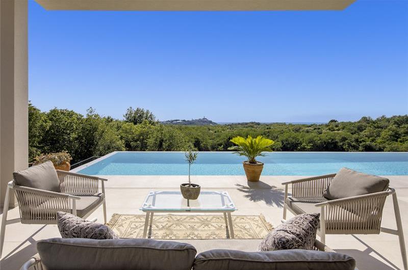 Luxury 4-Bedroom Villa with generous sized Infinity Pool near Buje, Istria. Sleeps 8