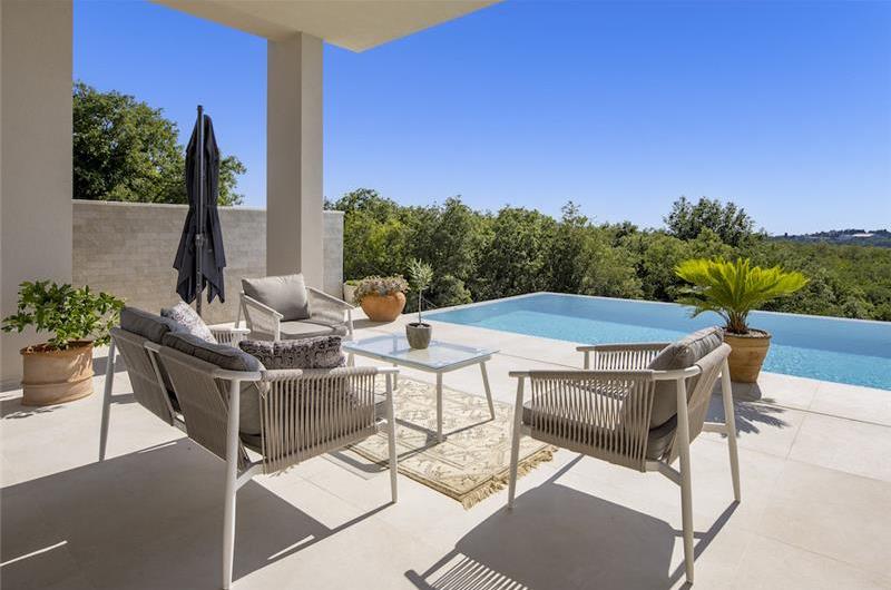 Luxury 4-Bedroom Villa with generous sized Infinity Pool near Buje, Istria. Sleeps 8