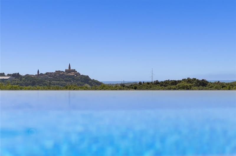 Luxury 4-Bedroom Villa with generous sized Infinity Pool near Buje, Istria. Sleeps 8