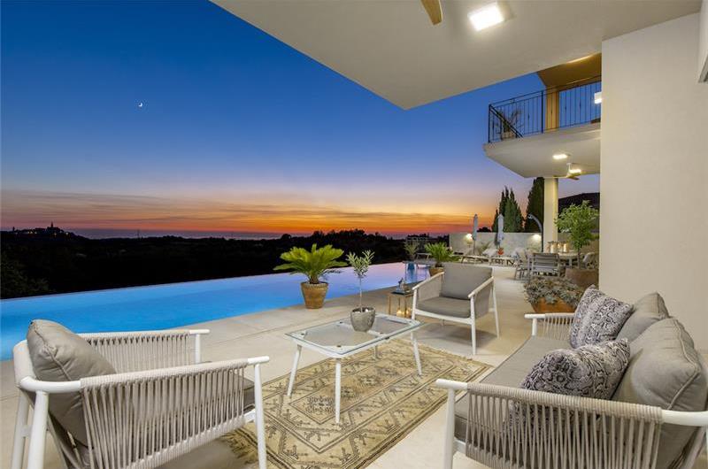 Luxury 4-Bedroom Villa with generous sized Infinity Pool near Buje, Istria. Sleeps 8