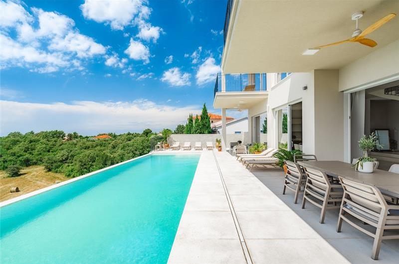 Luxury 4-Bedroom Villa with generous sized Infinity Pool near Buje, Istria. Sleeps 8