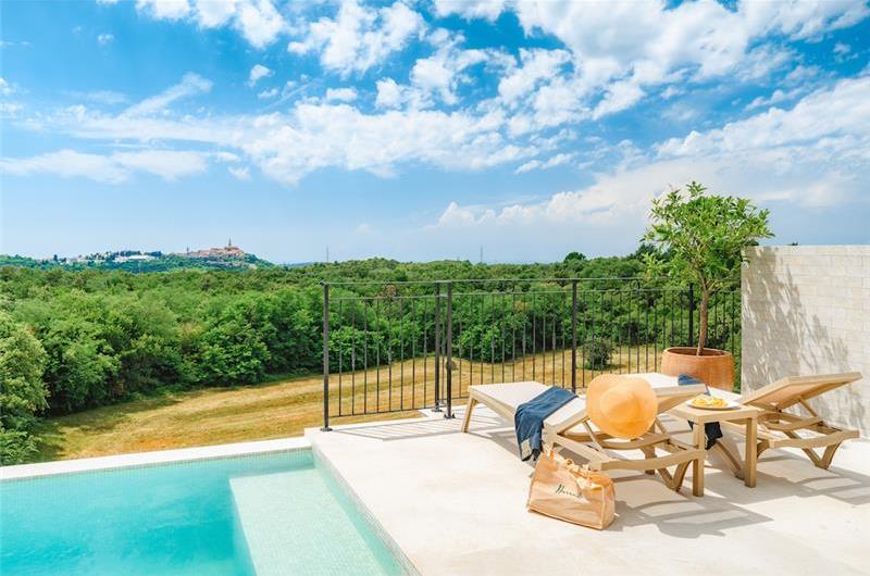 Luxury 4-Bedroom Villa with generous sized Infinity Pool near Buje, Istria. Sleeps 8