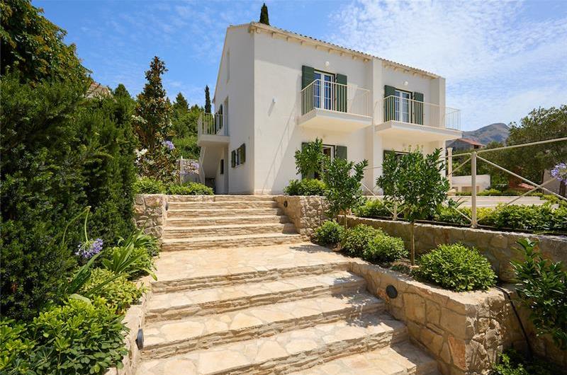 4 Bedroom villa with pool in Mlini, Sleeps 8