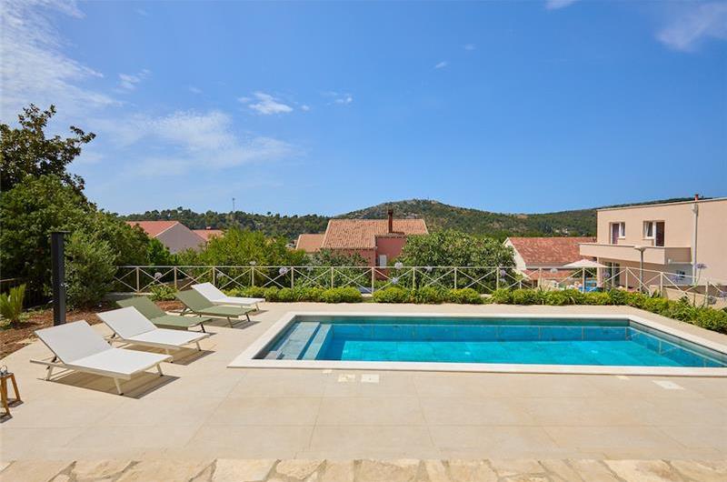 4 Bedroom villa with pool in Mlini, Sleeps 8