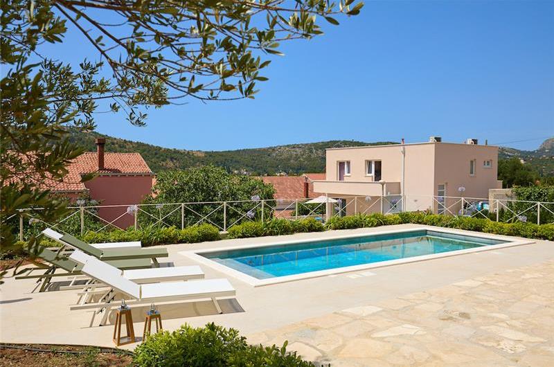 4 Bedroom villa with pool in Mlini, Sleeps 8