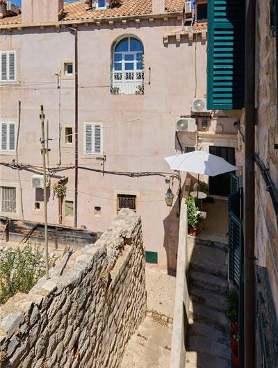 Studio Apartment in Dubrovnik Old Town, Sleeps 2