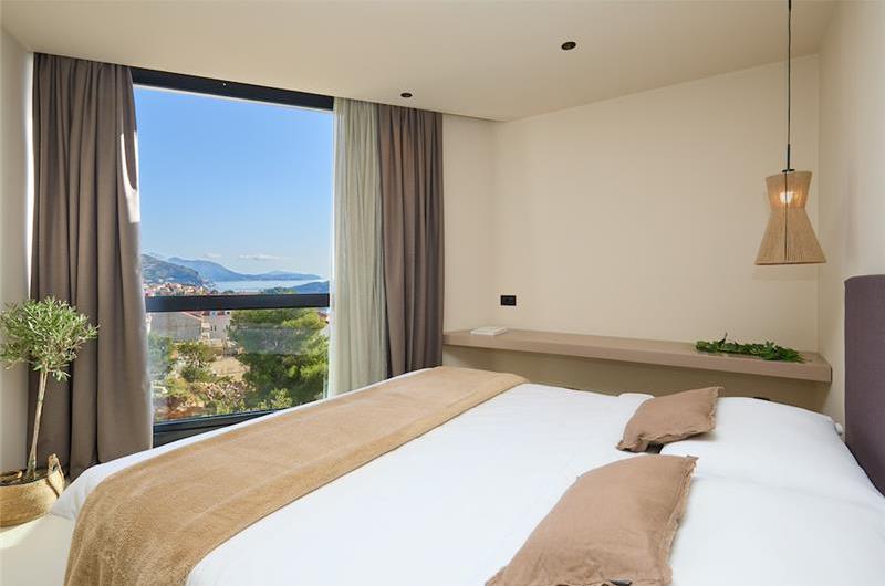 5-bedroom luxury villa with heated roof top infinity pool and stunning panoramic views of Dubrovnik City. Sleeps 10