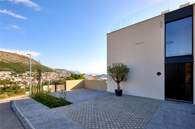 5-bedroom luxury villa with heated roof top infinity pool and stunning panoramic views of Dubrovnik City. Sleeps 10