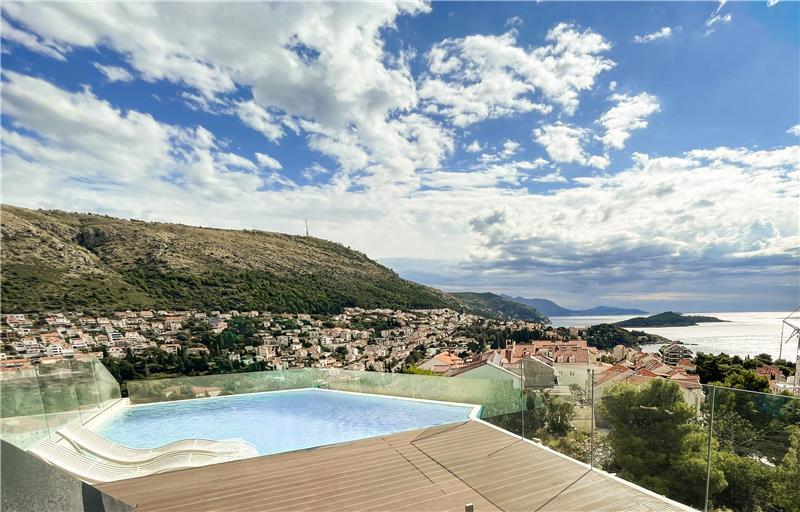 5-bedroom luxury villa with heated roof top infinity pool and stunning panoramic views of Dubrovnik City. Sleeps 10